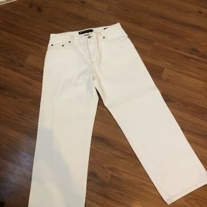 Cropped white weekend jeans.